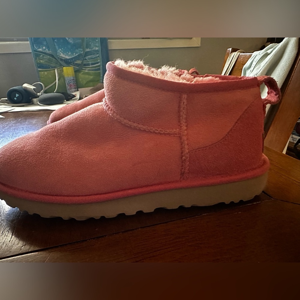 Pink Ugg Classic Ultra Mini boots. Size 9. I just used a couple of times.